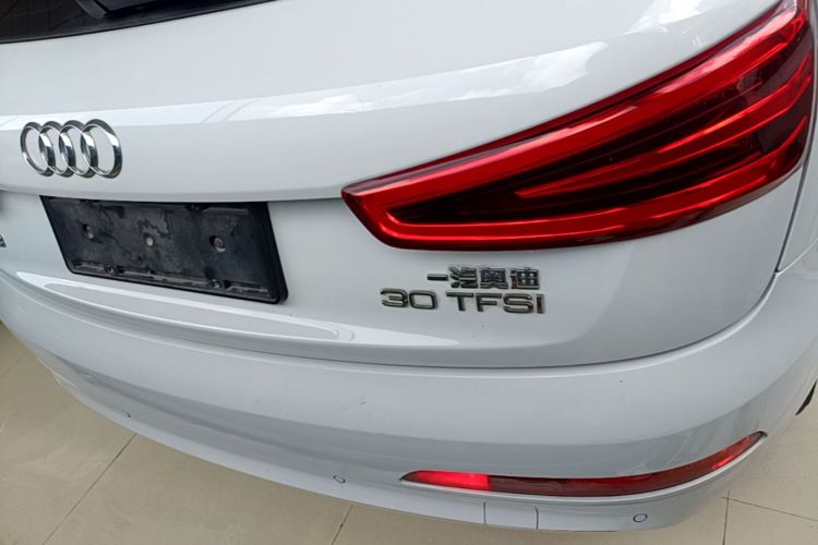 Audi Q3 2016 car image #4