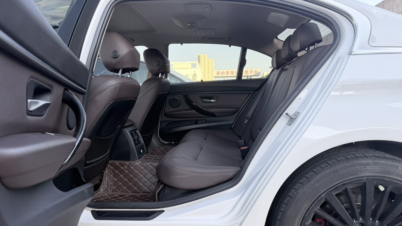 BMW 3 Series 2018 car image #7