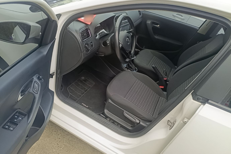 Volkswagen Polo 2017 car image #16