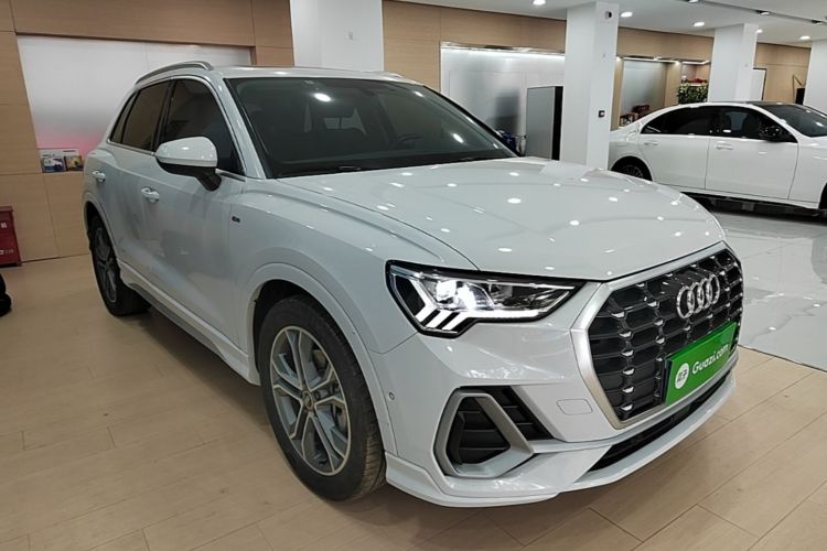 Audi Q3 2023 car image #4