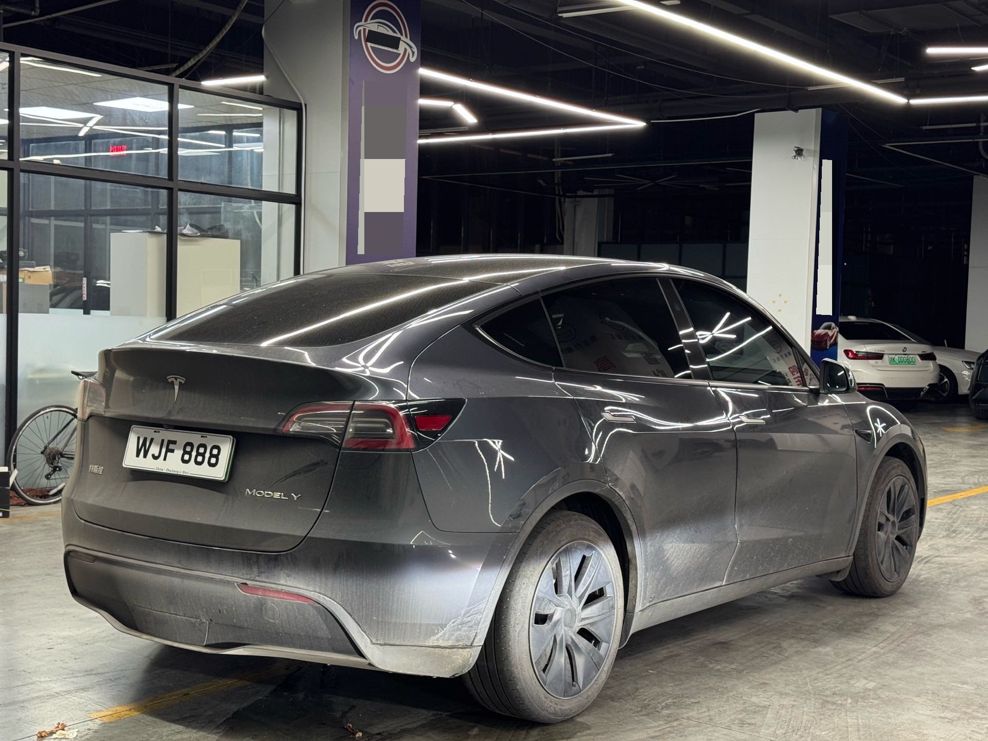 Tesla Model Y 2024 immagine di auto #2