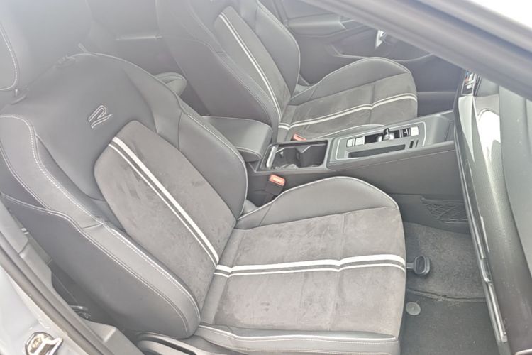 Volkswagen Golf 2024 car image #24