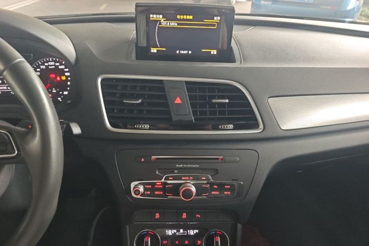 Audi Q3 2019 #13 Audi Q3 2019 car image #13
