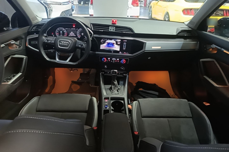 Audi Q3 2023 car image #11