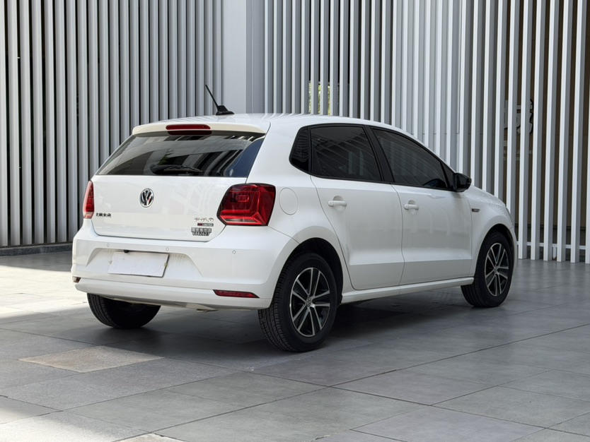 Volkswagen Polo 2014 car image #7