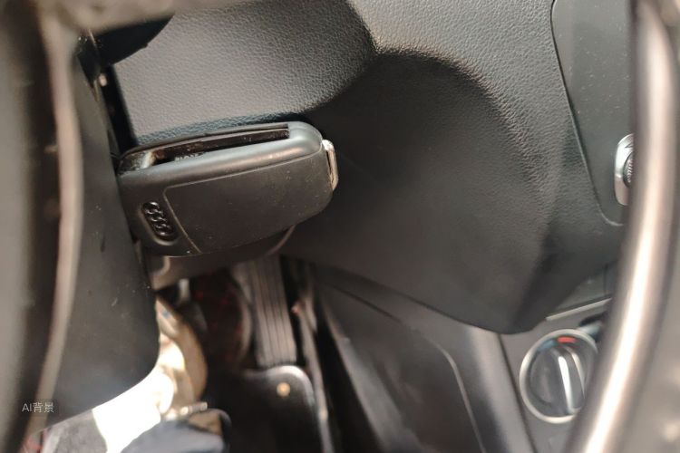 Audi Q3 2018 car image #10