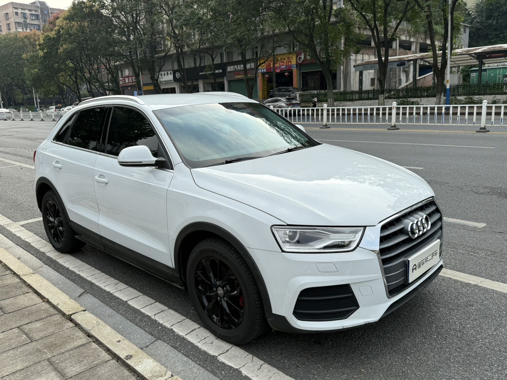 Audi Q3 2018 car image #3