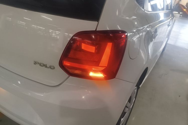 Volkswagen Polo 2017 car image #8