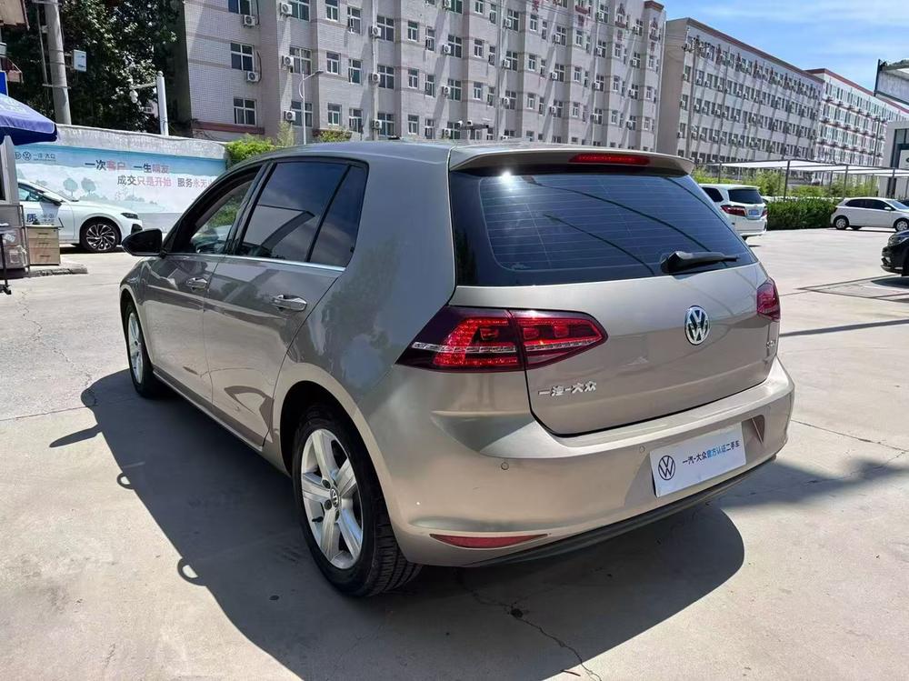 Volkswagen Golf 2017 car image #4