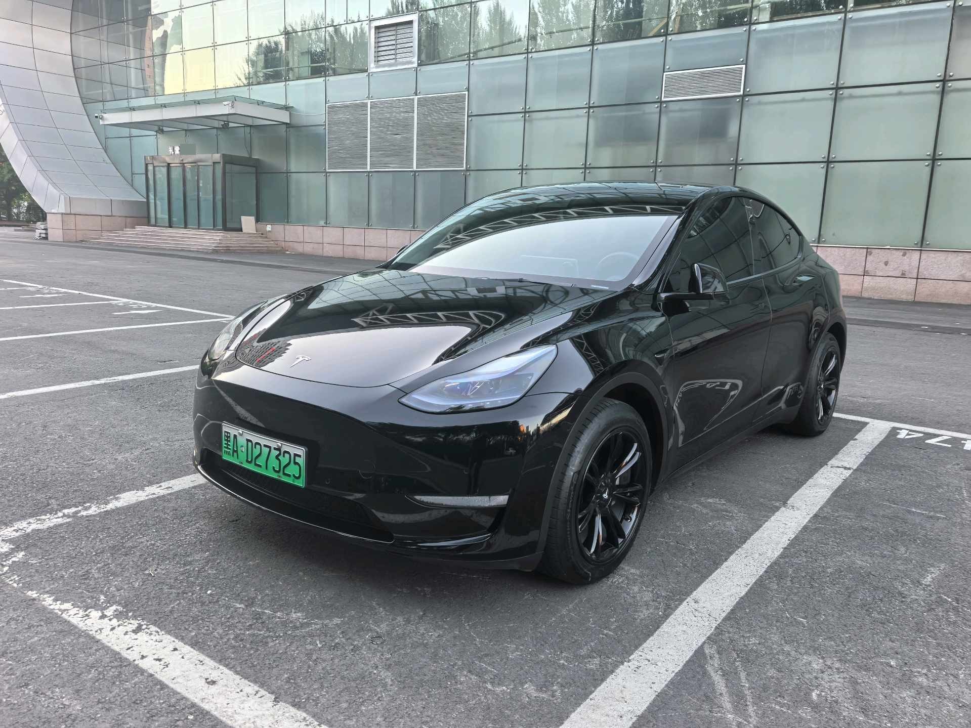 Tesla Model Y 2023 car image 
