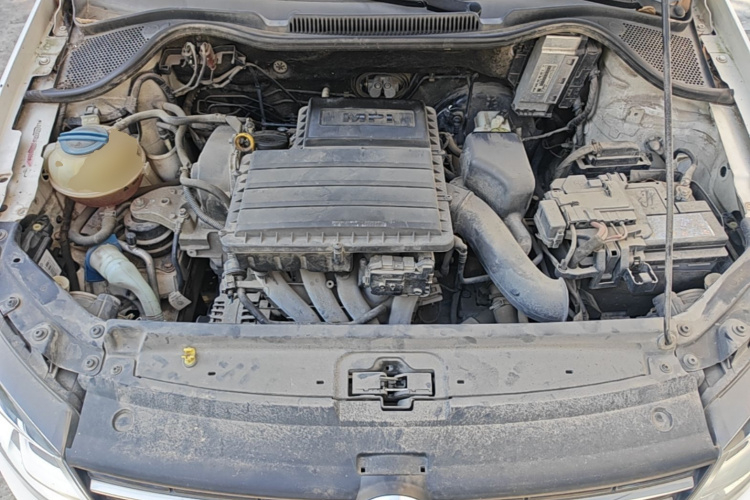 Volkswagen Polo 2015 car image #20