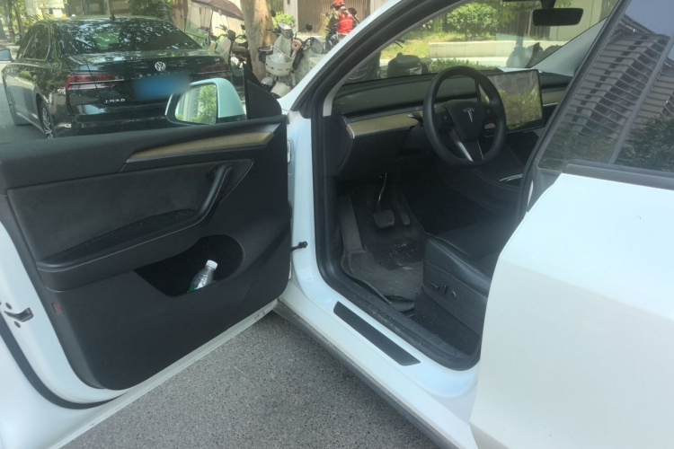Tesla Model Y 2023 #13 Tesla Model Y 2023 car image #13