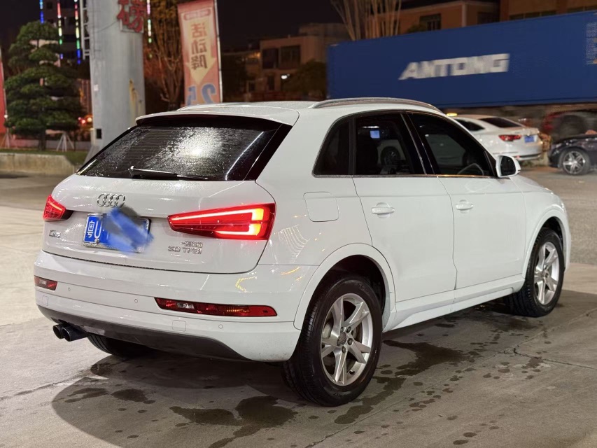 Audi Q3 2019 car image #7