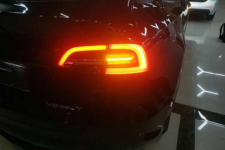 Tesla Model Y 2023 #8 Tesla Model Y 2023 car image #8