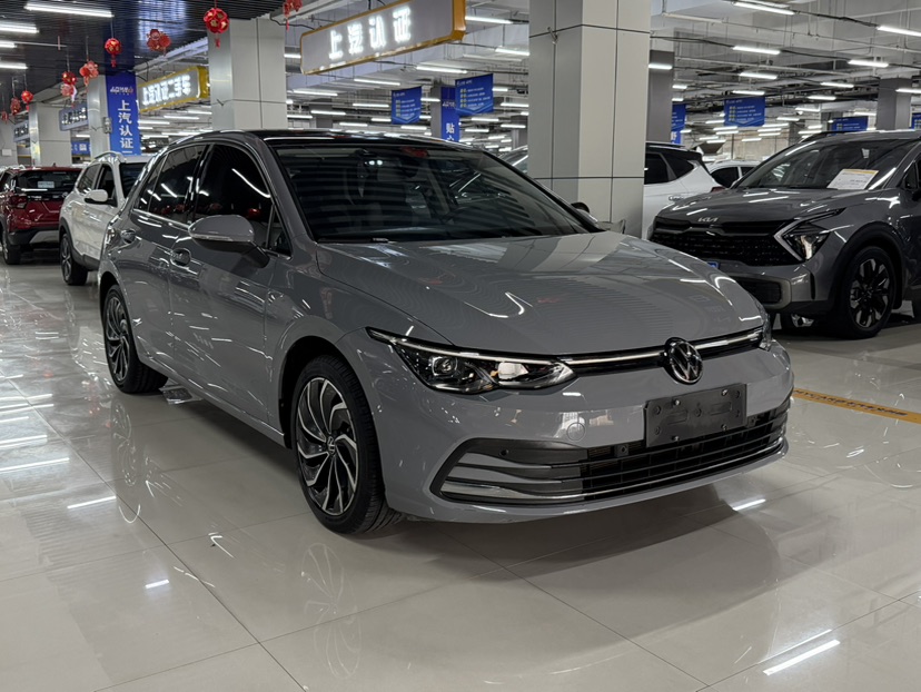 Volkswagen Golf 2023 car image #2