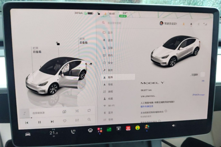 Tesla Model Y 2023 car image #13