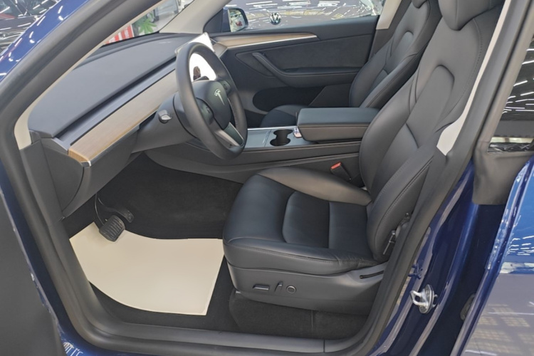 Tesla Model Y 2021 #19 Tesla Model Y 2021 car image #19