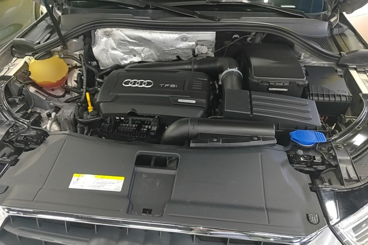 Audi Q3 2017 car image #27