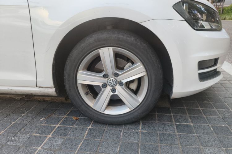 Volkswagen Golf 2015 car image #9