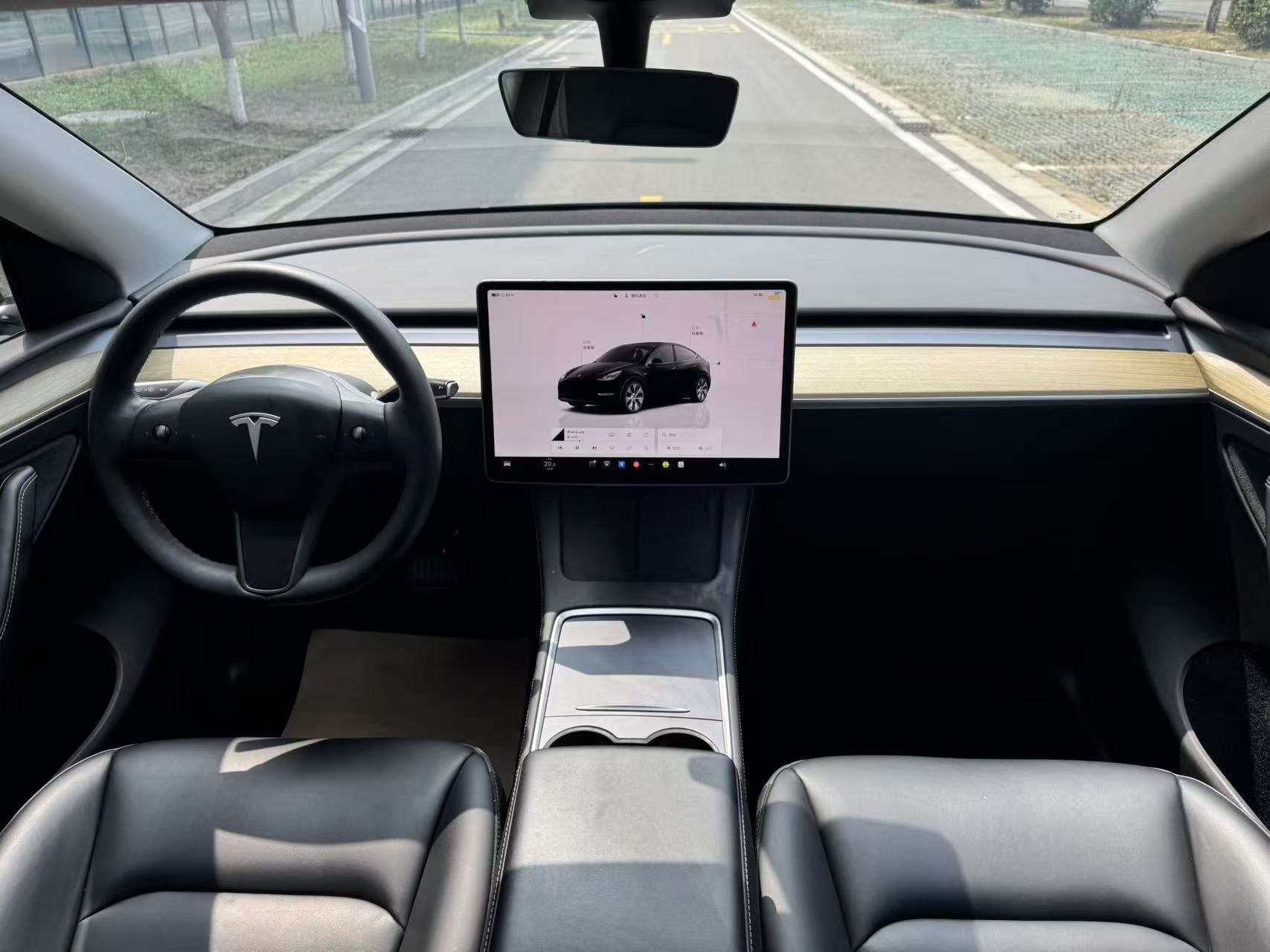 Tesla Model Y 2023 #10 Tesla Model Y 2023 car image #10