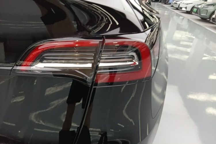 Tesla Model Y 2023 #8 Tesla Model Y 2023 car image #8