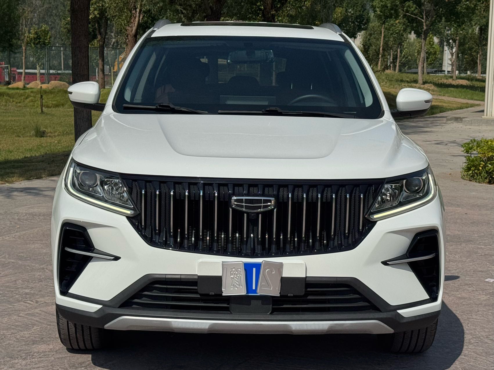 GEELY Vision X6 2023 car image #2