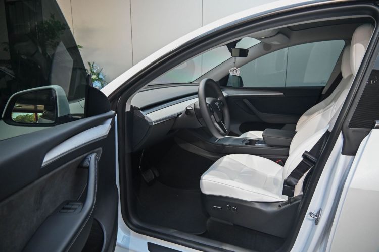 Tesla Model Y 2024 صورة سيارة #19