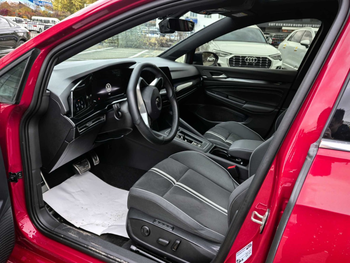 Volkswagen Golf 2022 car image #3