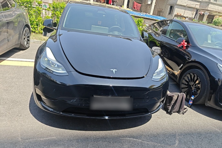 Tesla Model Y 2023 immagine di auto #3