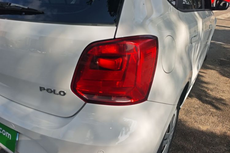 Volkswagen Polo 2015 car image #8