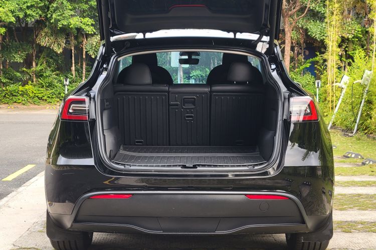 Tesla Model Y 2023 car image #26