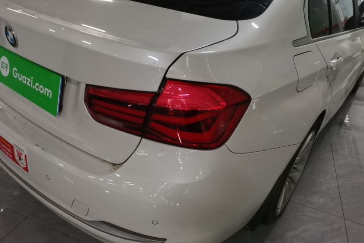 BMW 3 Series 2018 car image #8