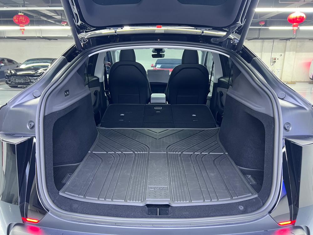 Tesla Model Y 2025 car image #13