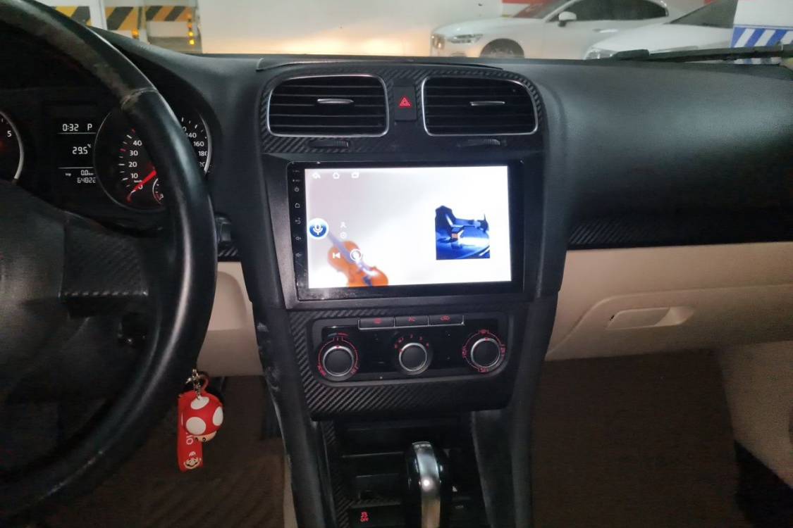 Volkswagen Golf 2012 car image #26