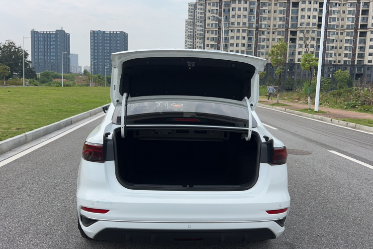 GEELY Emgrand 2024 #13 GEELY Emgrand 2024 car image #13