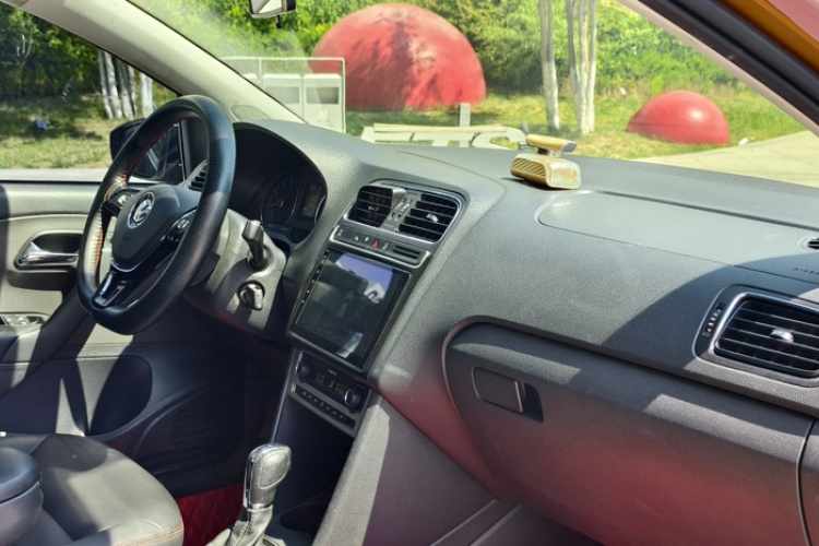 Volkswagen Polo 2019 car image #9