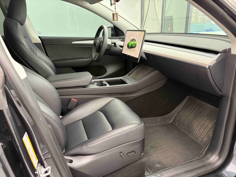 Tesla Model Y 2024 car image #6