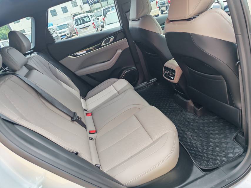 GEELY Boyue L 2025 car image #5