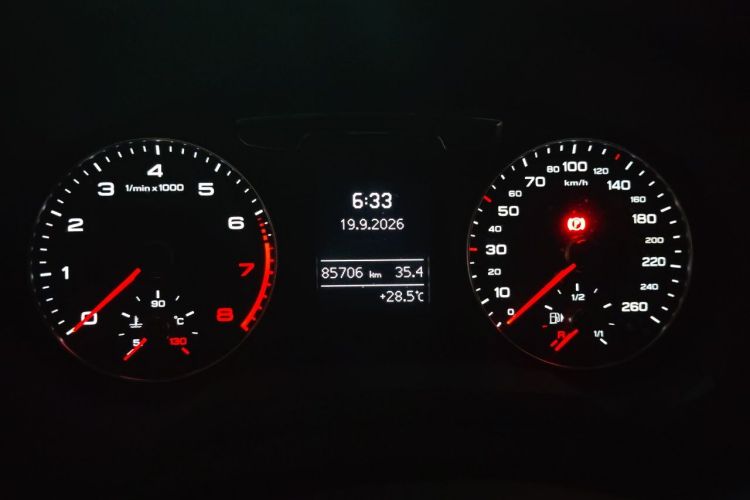 Audi Q3 2018 immagine di auto #10