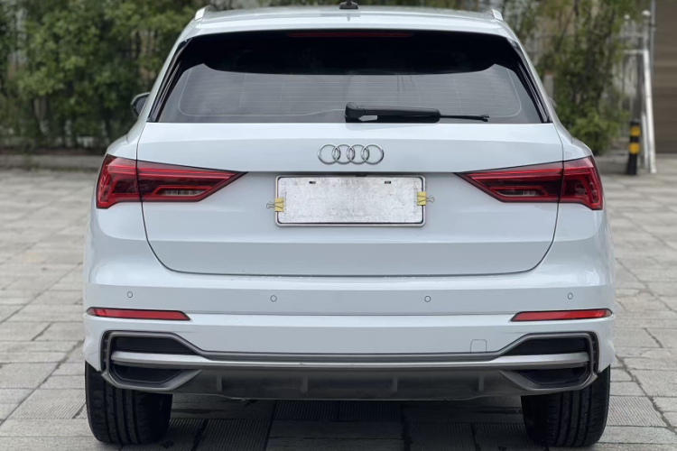 Audi Q3 2021 car image #8