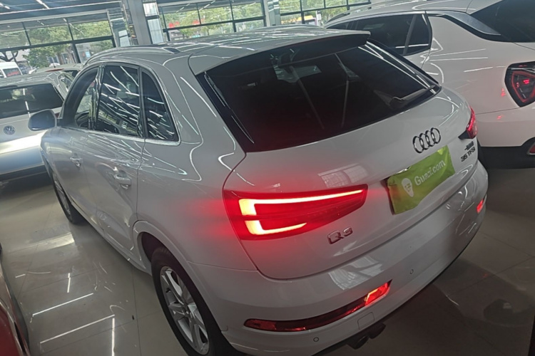 Audi Q3 2019 car image #5