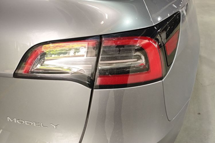 Tesla Model Y 2024 #8 Tesla Model Y 2024 car image #8