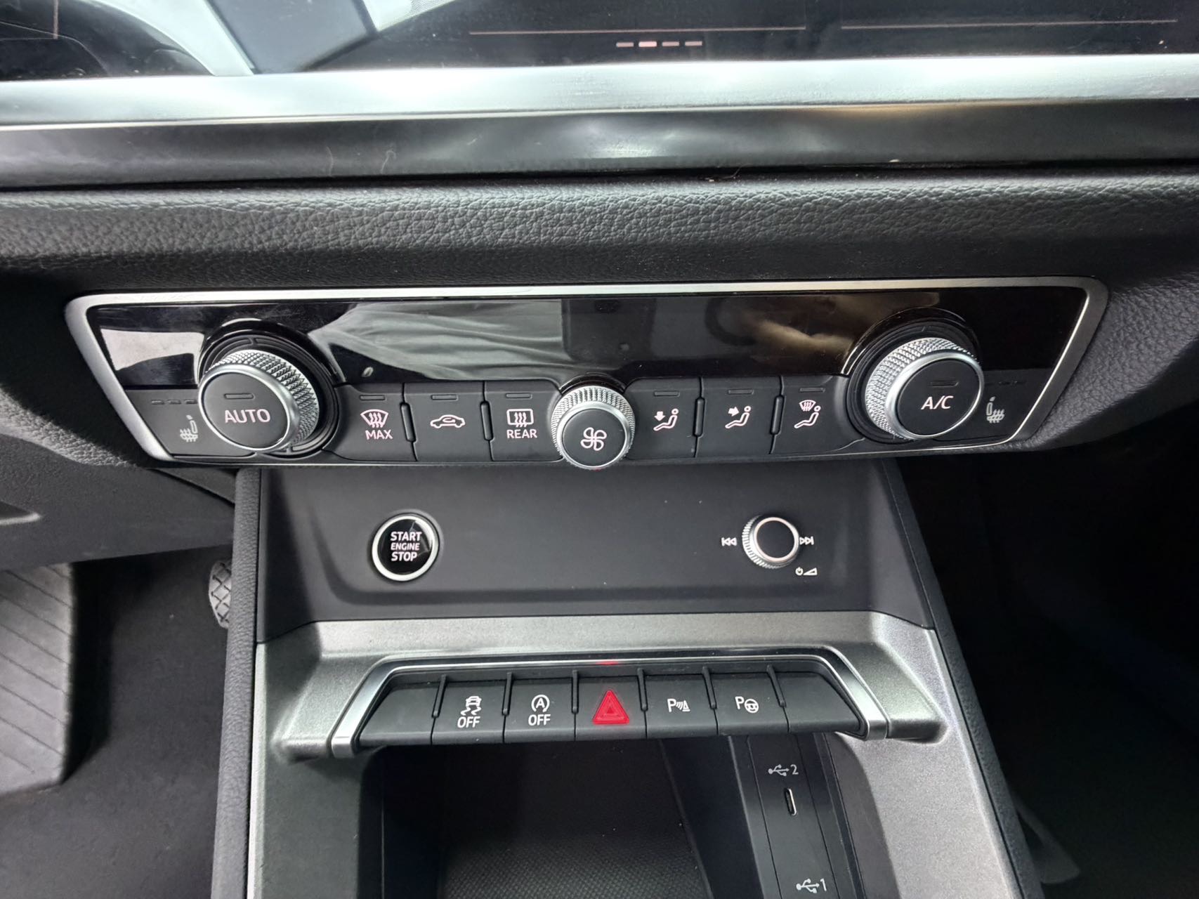 Audi Q3 2022 car image #10