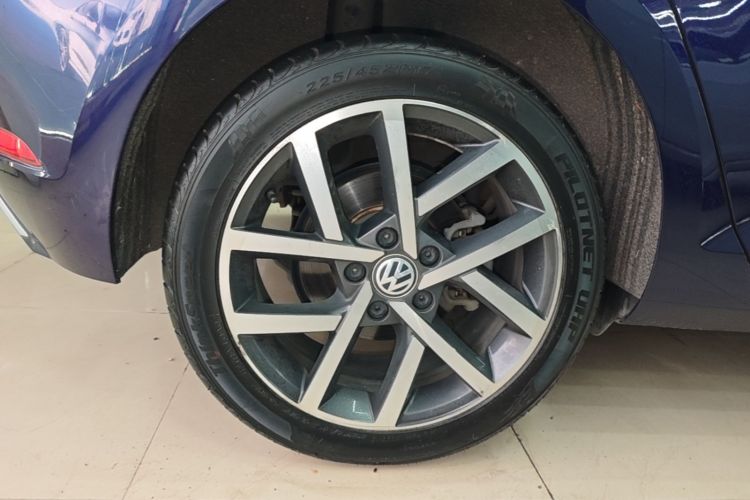 Volkswagen Golf 2020 car image #10