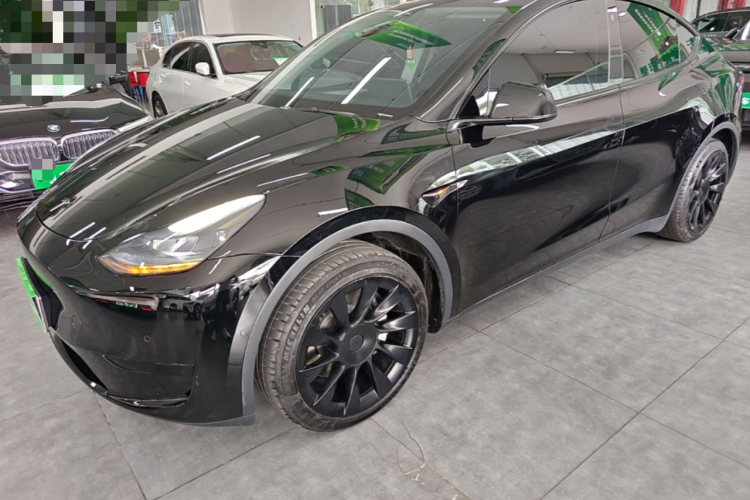 Tesla Model Y 2023 car image #2
