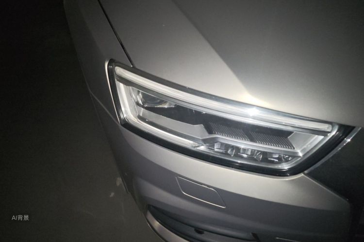 Audi Q3 2018 car image #8