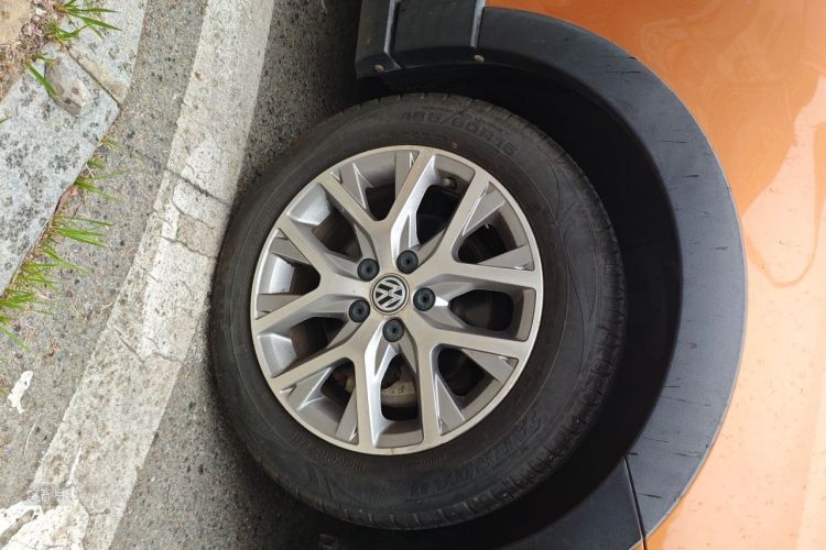 Volkswagen Polo 2015 car image #9