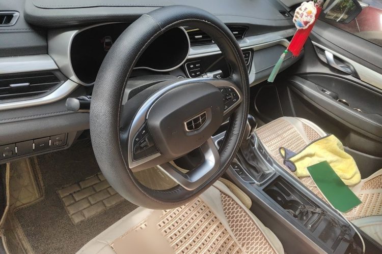 GEELY Emgrand 2019 car image #15