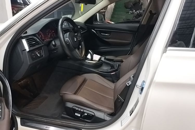 BMW 3 Series 2019 #15 BMW 3 Series 2019 car image #15