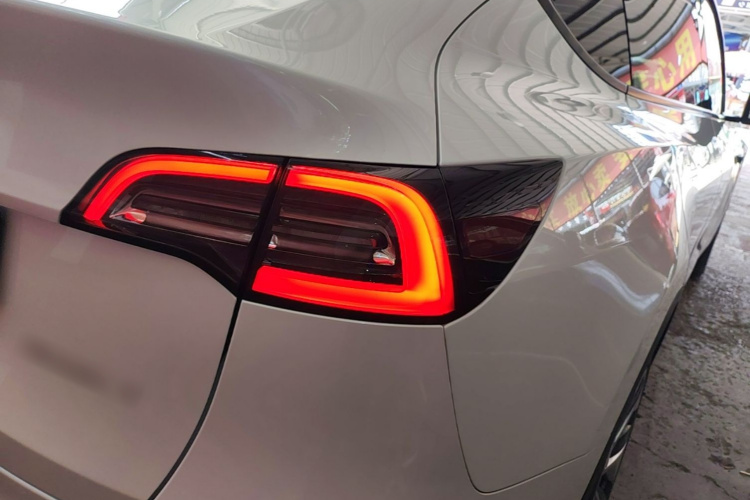 Tesla Model Y 2023 #8 Tesla Model Y 2023 car image #8